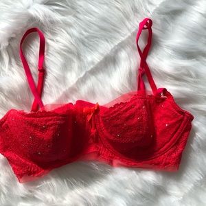 Victoria’s Secret 32D balconette bra red